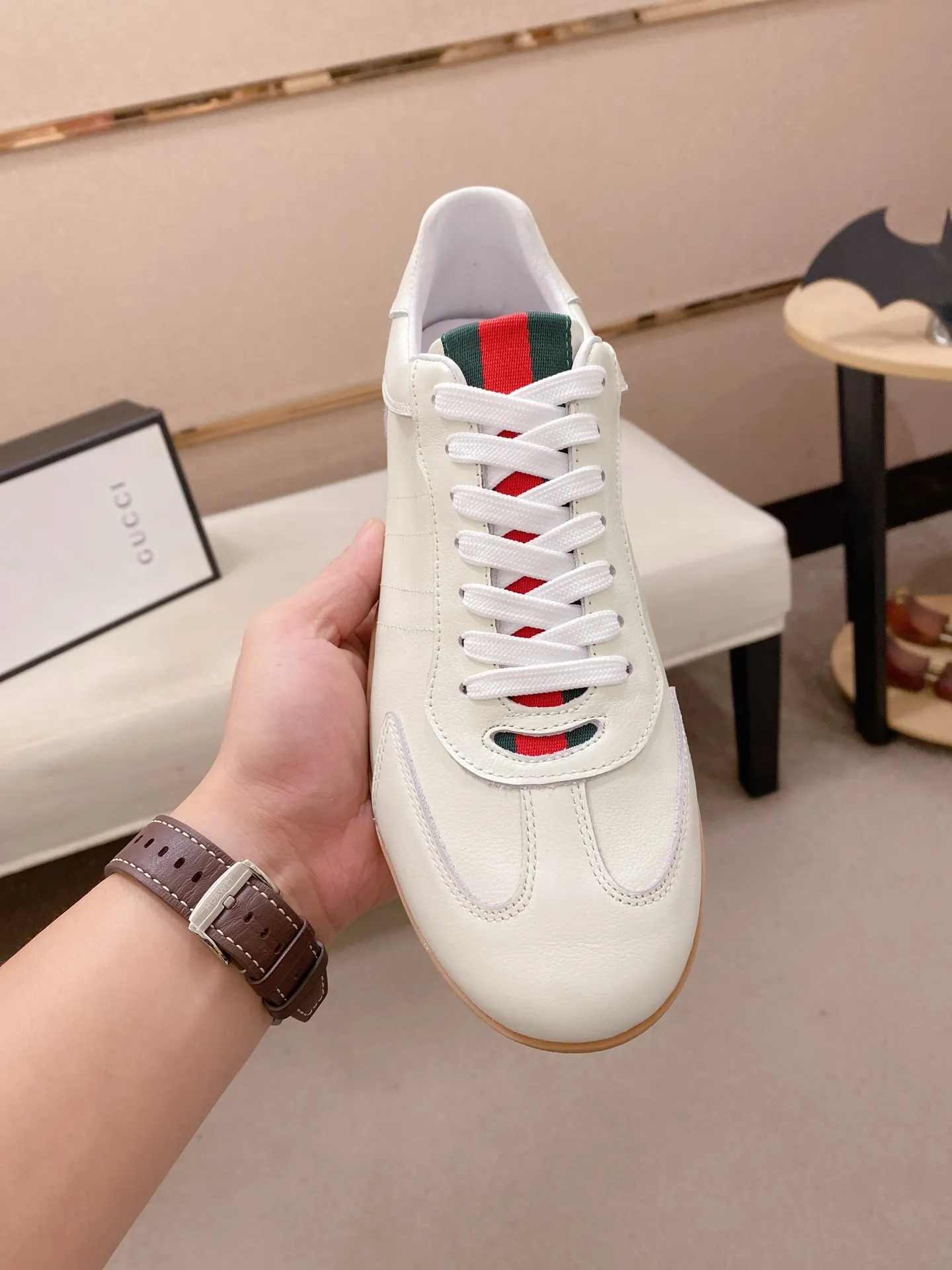 Men's shoes 💰 462💰The new GUCCI (Gucci) counters are launched simultaneously. The new men's shoes, 😘fabrics are selected from imported cowhide, and the lining is sheepskin lining. 👍🏿 High-end ☄️ air-cushion molded anti-slip rubber outsole, exquisite lines, simple and elegant, comfortable and high-end for leisure travel. Code number: 38 to 44 (45 can be customized and cannot be returned or exchanged)